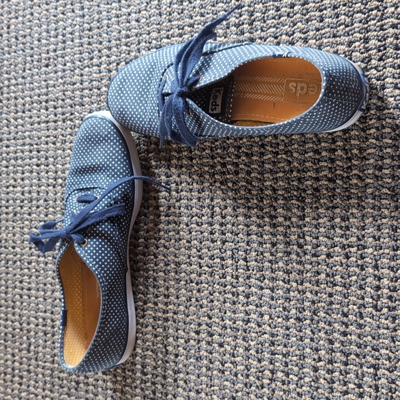 Size 8 Keds - Picture 2 of 4